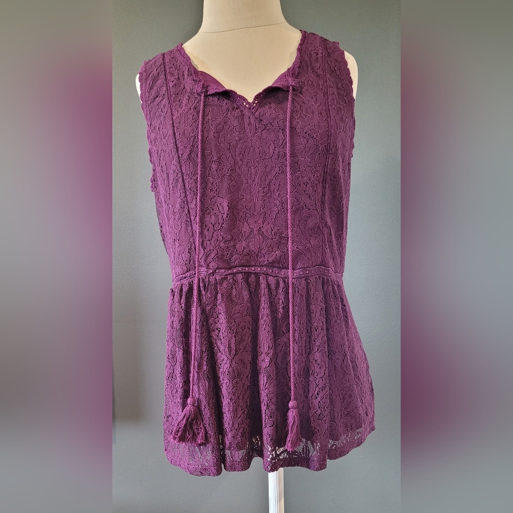 EYESHADOw Clothing Deep Purple Lace Sleeveless Top. Size M
